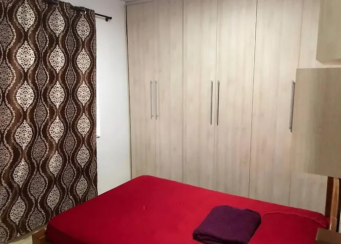 Casa Com Ar Cond. Em Todos Os Comodos Mobiliada